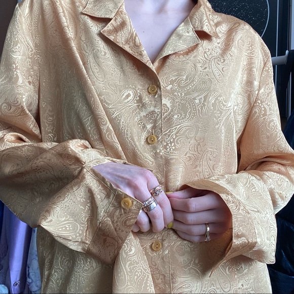 ✨SOLD!✨ vintage gold blouse - Picture 4 of 10